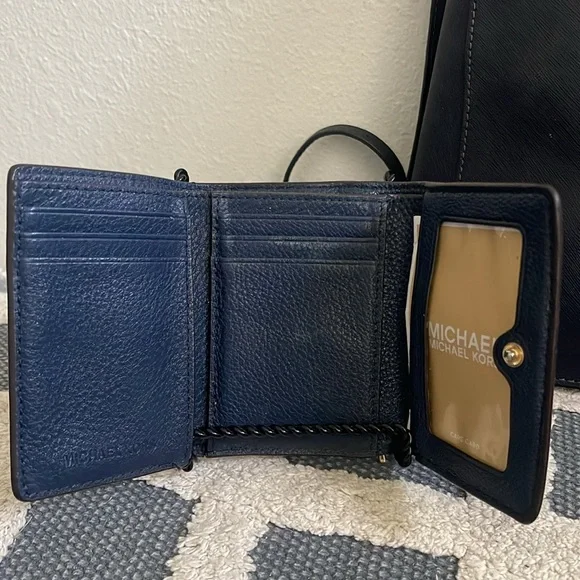 🫐Micheal Micheal Kors Crossbody and Wallet🫐 - Picture 5 of 14